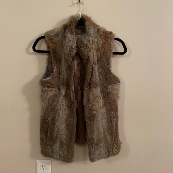 Beautiful LIKE NEW real fur vest - Picture 1 of 4